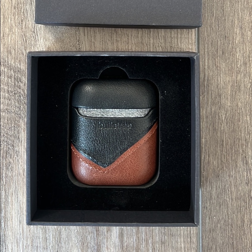 NIB Bullstrap airPod Leather protector case